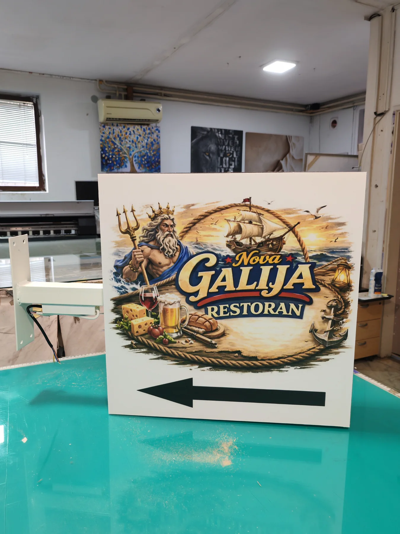 Putokaz tabla za restoran Nova Galija - Reklamne table Elite Print